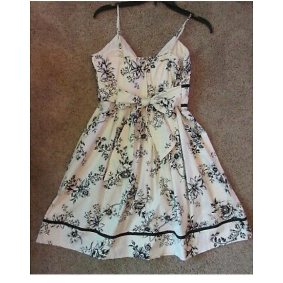 Sundress - Picture 2 of 6